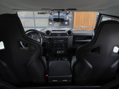 Land Rover Defender 2.4 TD4 HT 90" SE / Recaro / grijs kenteken / LED / *NAP*