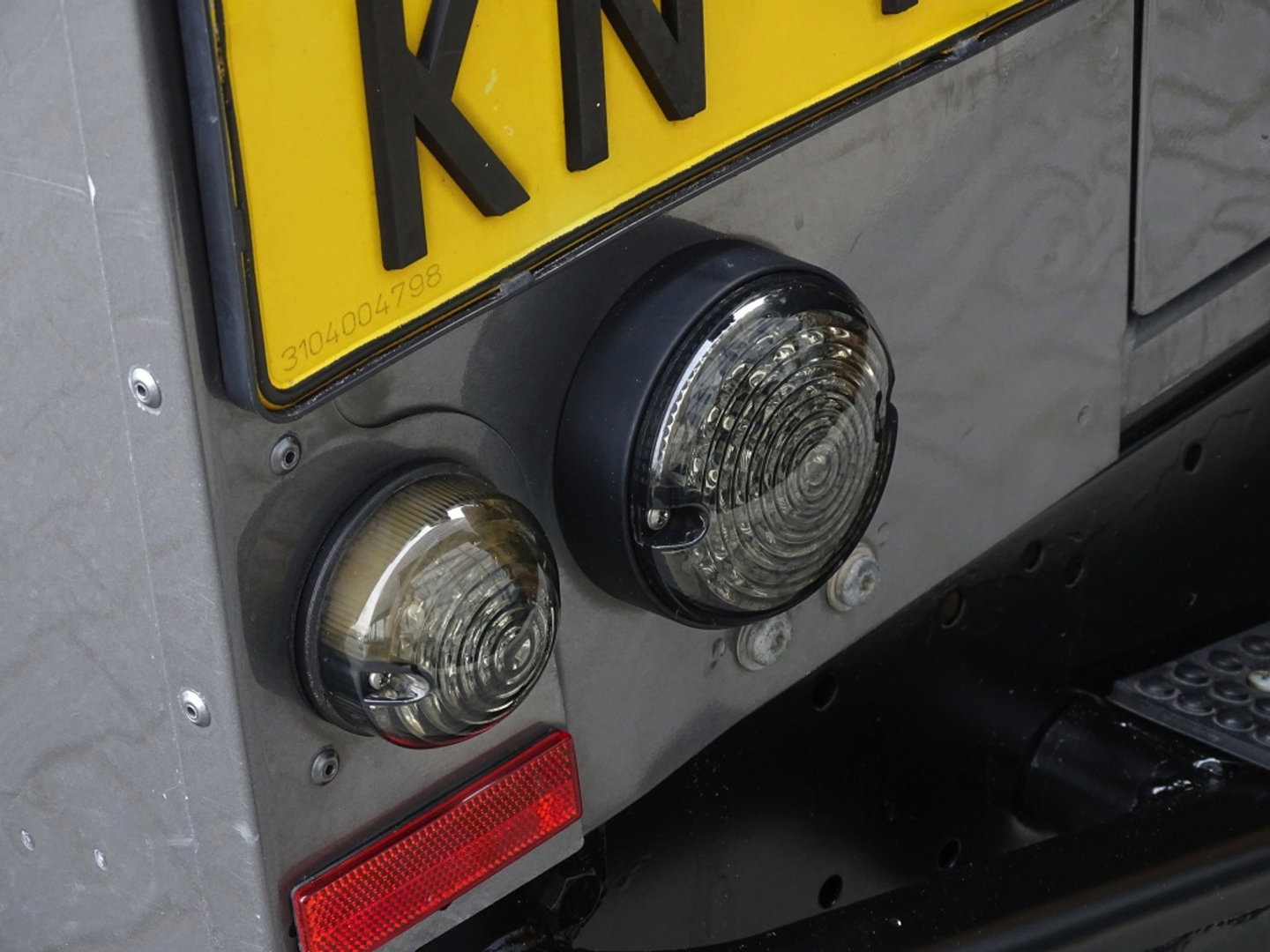 Land Rover Defender 2.4 TD4 HT 90" SE / Recaro / grijs kenteken / LED / *NAP*