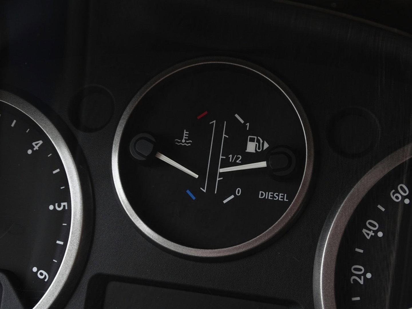 Land Rover Defender 2.4 TD4 HT 90" SE / Recaro / grijs kenteken / LED / *NAP*