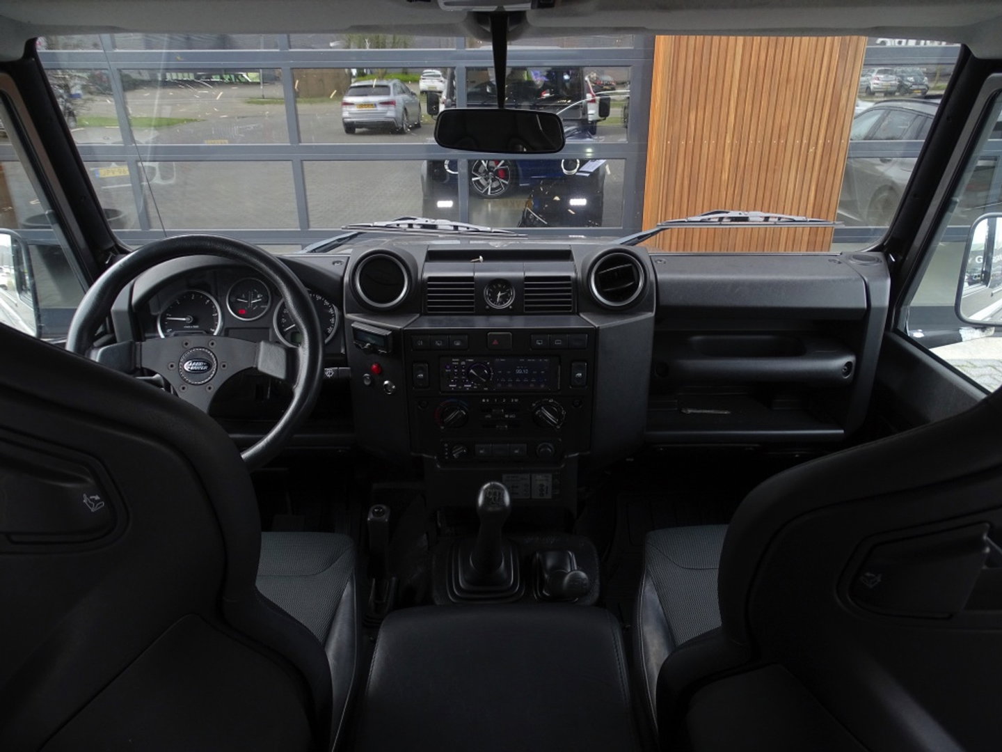 Land Rover Defender 2.4 TD4 HT 90" SE / Recaro / grijs kenteken / LED / *NAP*