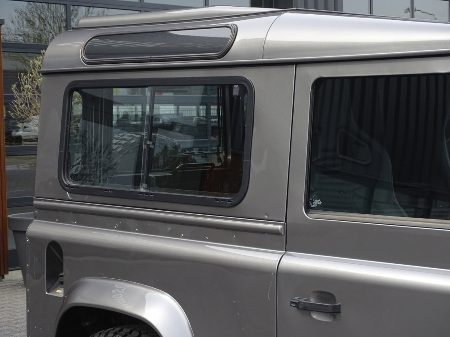 Land Rover Defender 2.4 TD4 HT 90" SE / Recaro / grijs kenteken / LED / *NAP*