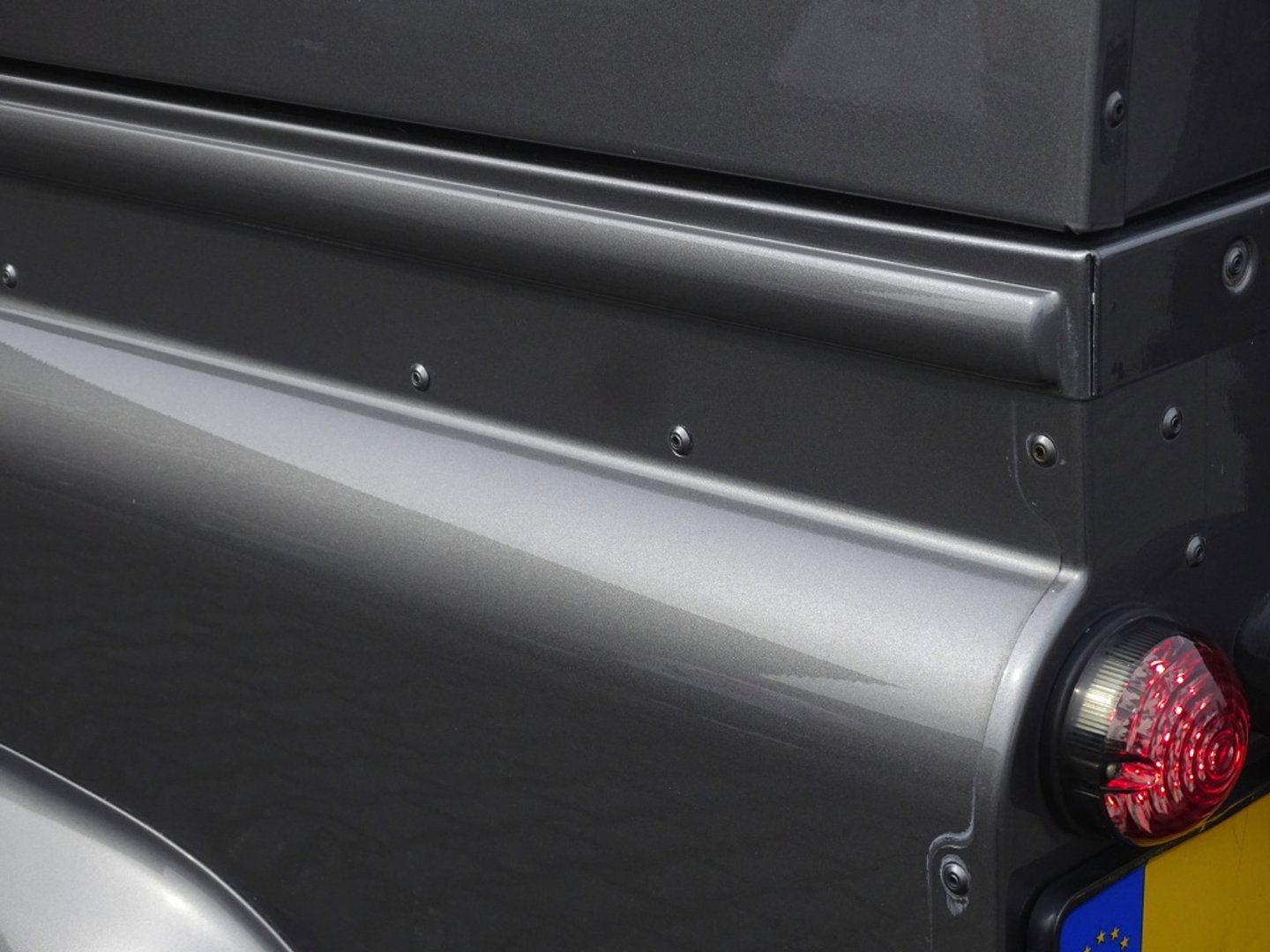 Land Rover Defender 2.4 TD4 HT 90" SE / Recaro / grijs kenteken / LED / *NAP*