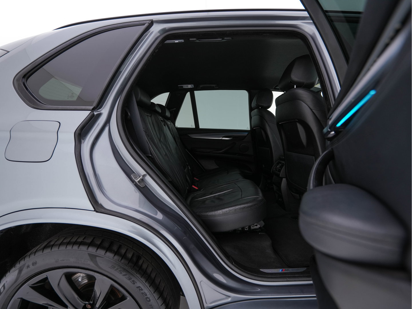 BMW X5 xDrive40d *Right-Hand-Drive* M-Sportpack High Executive [ 7-Pers. ] Aut. *LEATHER | XENON | MEMORY-PACK | HEATED-SPORTSEATS | NAVI-FULLMAP | SHIFTPADDLES | PRIVACYGLASS | ECC | TOWBAR | PDC | CRUISE | 20''ALU*