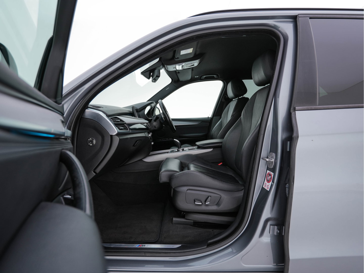 BMW X5 xDrive40d *Right-Hand-Drive* M-Sportpack High Executive [ 7-Pers. ] Aut. *LEATHER | XENON | MEMORY-PACK | HEATED-SPORTSEATS | NAVI-FULLMAP | SHIFTPADDLES | PRIVACYGLASS | ECC | TOWBAR | PDC | CRUISE | 20''ALU*