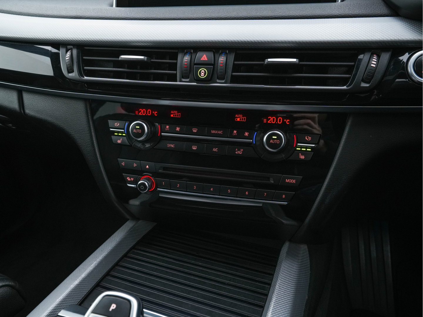 BMW X5 xDrive40d *Right-Hand-Drive* M-Sportpack High Executive [ 7-Pers. ] Aut. *LEATHER | XENON | MEMORY-PACK | HEATED-SPORTSEATS | NAVI-FULLMAP | SHIFTPADDLES | PRIVACYGLASS | ECC | TOWBAR | PDC | CRUISE | 20''ALU*