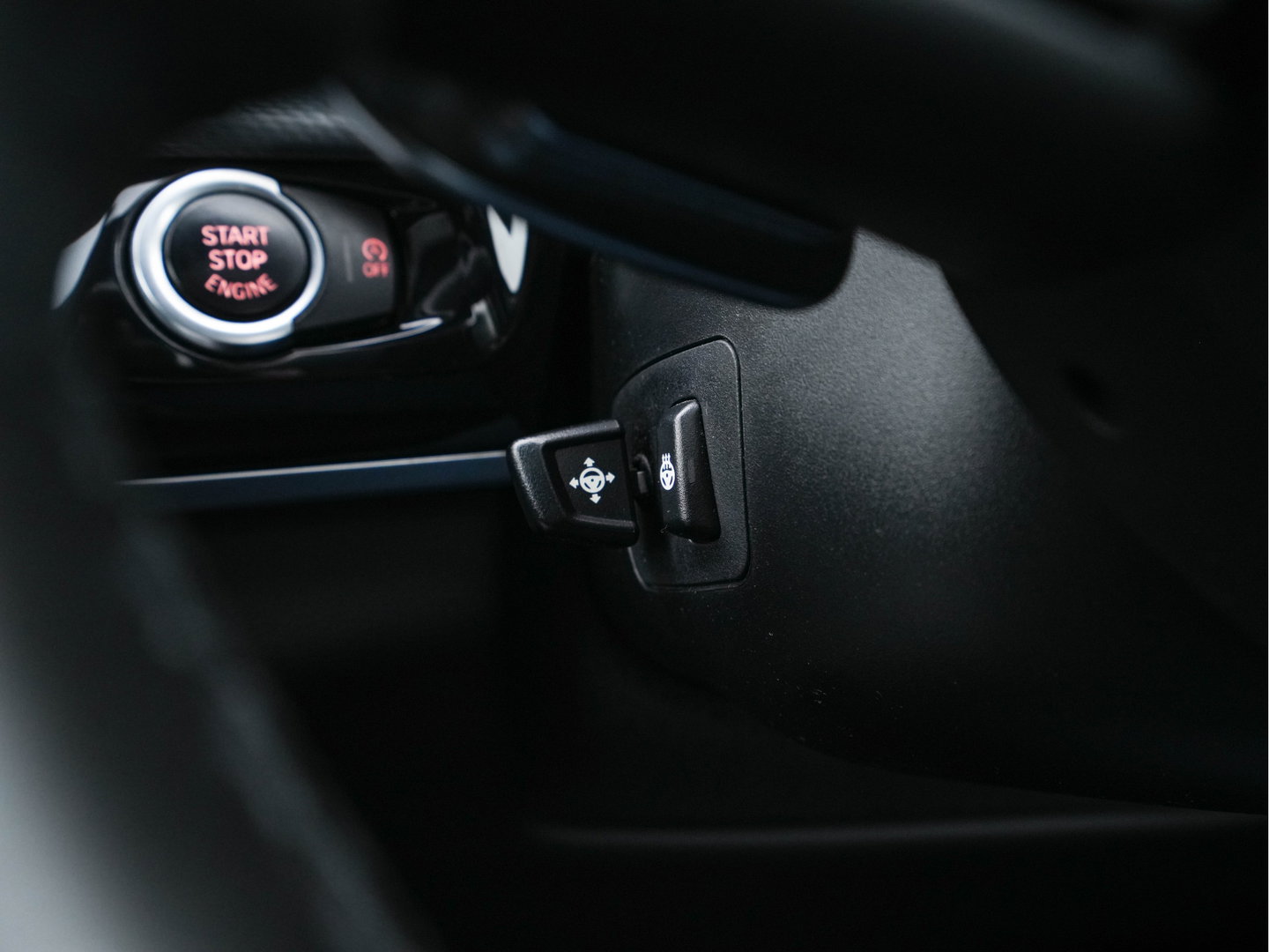 BMW X5 xDrive40d *Right-Hand-Drive* M-Sportpack High Executive [ 7-Pers. ] Aut. *LEATHER | XENON | MEMORY-PACK | HEATED-SPORTSEATS | NAVI-FULLMAP | SHIFTPADDLES | PRIVACYGLASS | ECC | TOWBAR | PDC | CRUISE | 20''ALU*