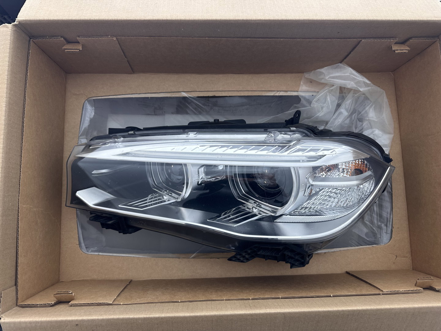 BMW X5 xDrive40d *Right-Hand-Drive* M-Sportpack High Executive [ 7-Pers. ] Aut. *LEATHER | XENON | MEMORY-PACK | HEATED-SPORTSEATS | NAVI-FULLMAP | SHIFTPADDLES | PRIVACYGLASS | ECC | TOWBAR | PDC | CRUISE | 20''ALU*