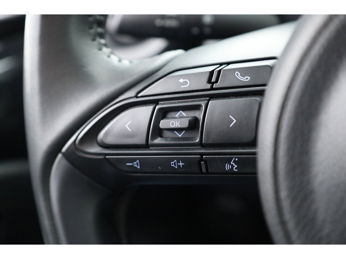 Toyota Aygo X 1.0 VVT-i MT first | Adapt. Cruise | Apple CarPlay & Android Auto | Camera | DAB | All Season