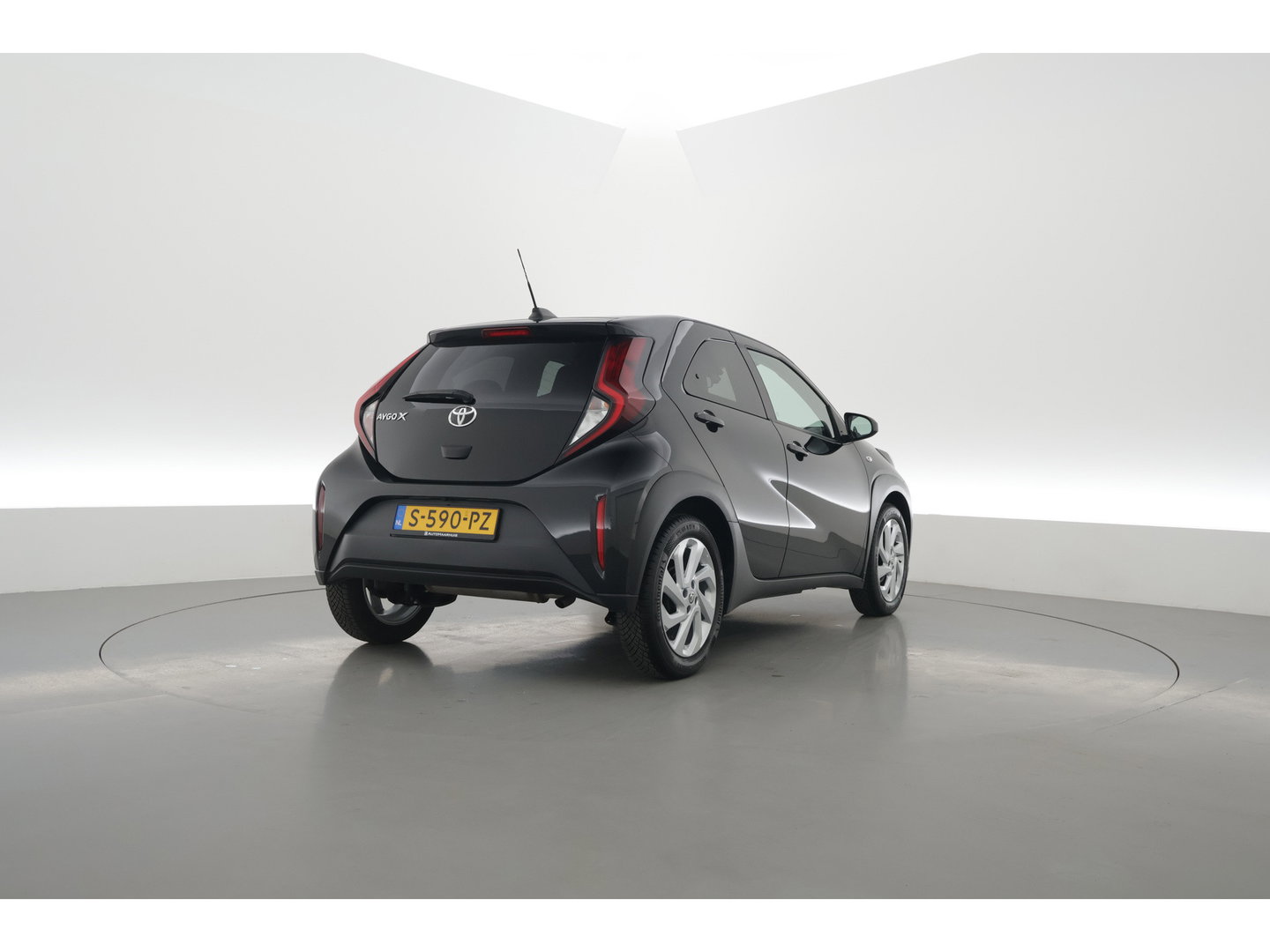 Toyota Aygo X 1.0 VVT-i MT first | Adapt. Cruise | Apple CarPlay & Android Auto | Camera | DAB | All Season