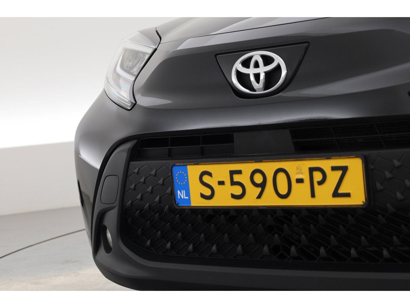 Toyota Aygo X 1.0 VVT-i MT first | Adapt. Cruise | Apple CarPlay & Android Auto | Camera | DAB | All Season