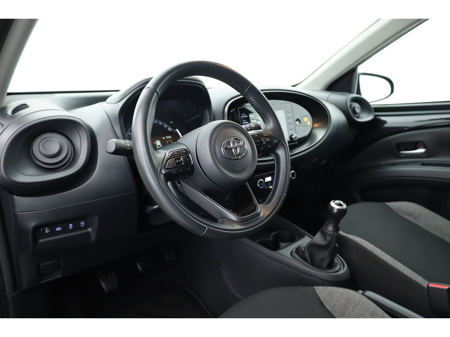 Toyota Aygo X 1.0 VVT-i MT first | Adapt. Cruise | Apple CarPlay & Android Auto | Camera | DAB | All Season