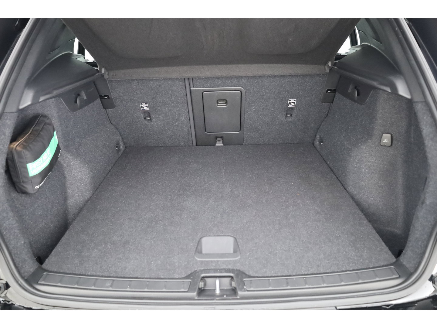 Volvo XC40 1.5 T4 Recharge Inscription Expression | Pilot Assist | Apple CarPlay & Android Auto | Trekhaak | All Season | Stoel-Stuurverw.