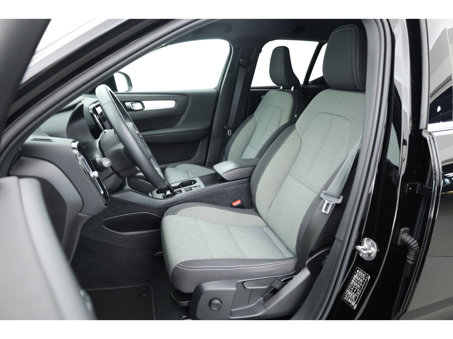 Volvo XC40 1.5 T4 Recharge Inscription Expression | Pilot Assist | Apple CarPlay & Android Auto | Trekhaak | All Season | Stoel-Stuurverw.