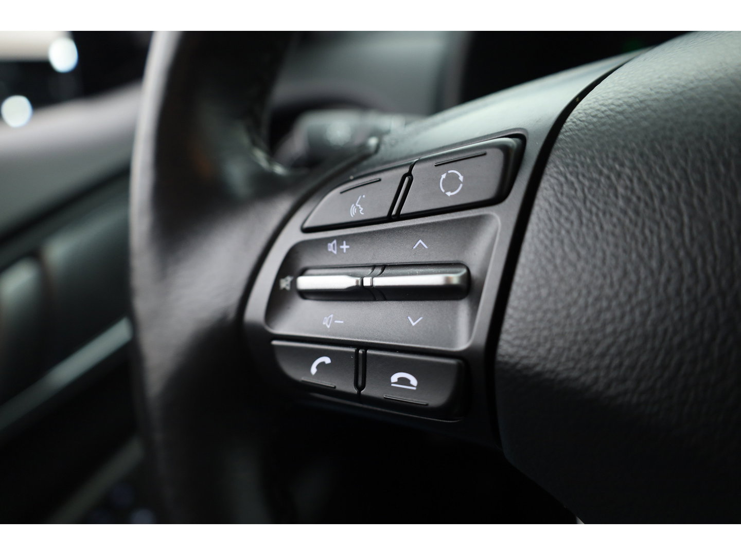 Hyundai KONA EV Premium 64 kWh | SOH 96,3% | Stoelverw./vent. | Afn. Trekhaak | Krell Audio | Camera | HUD | Adapt. Cruise