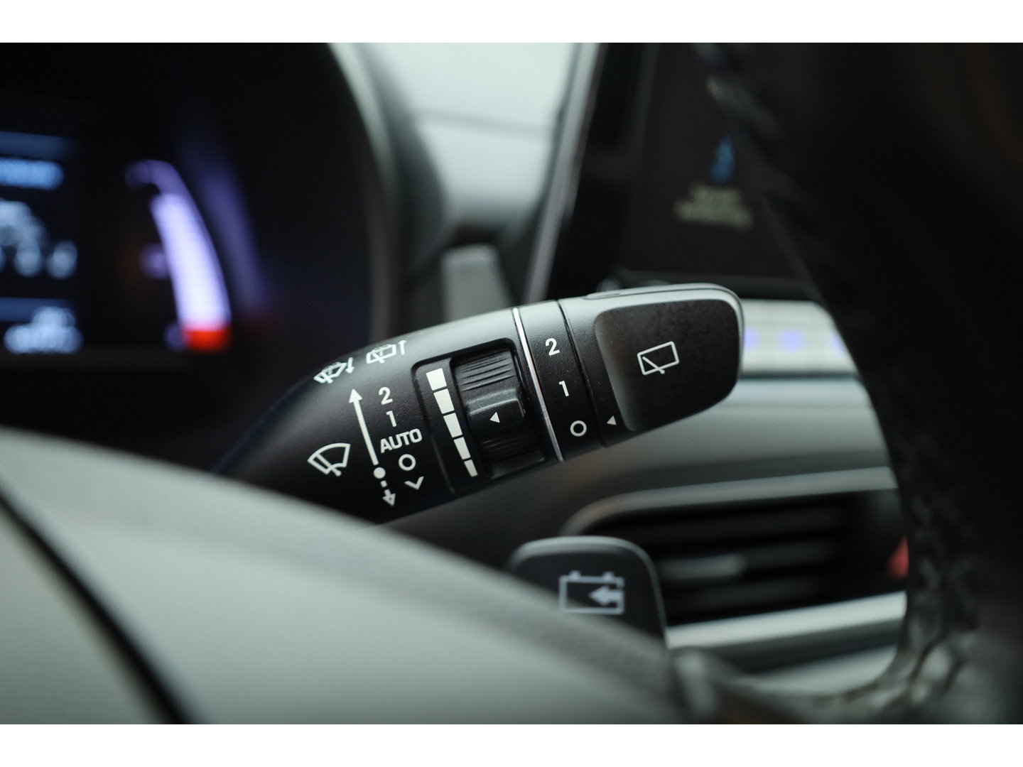 Hyundai KONA EV Premium 64 kWh | SOH 96,3% | Stoelverw./vent. | Afn. Trekhaak | Krell Audio | Camera | HUD | Adapt. Cruise