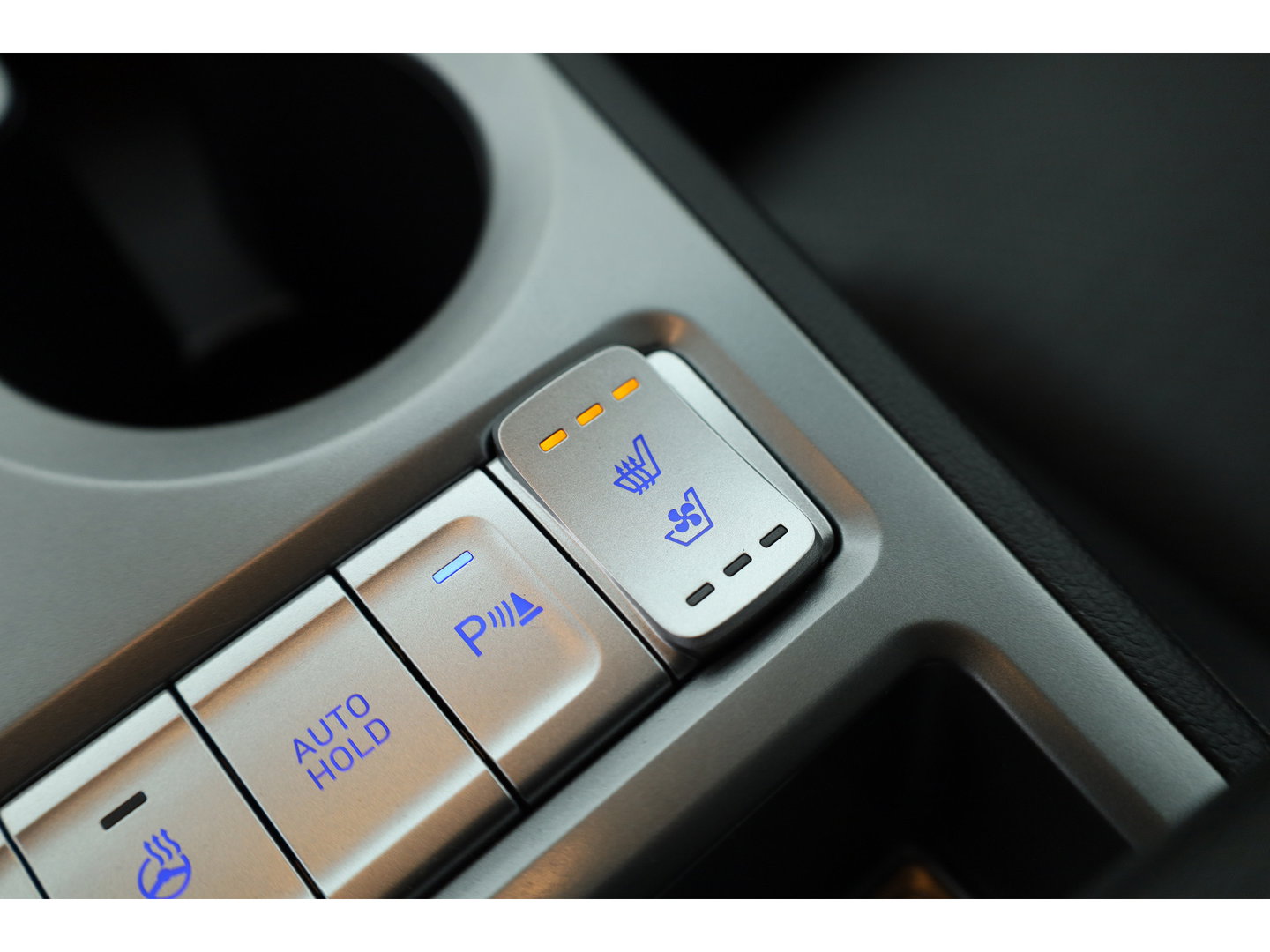 Hyundai KONA EV Premium 64 kWh | SOH 96,3% | Stoelverw./vent. | Afn. Trekhaak | Krell Audio | Camera | HUD | Adapt. Cruise