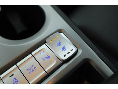 Hyundai KONA EV Premium 64 kWh | SOH 96,3% | Stoelverw./vent. | Afn. Trekhaak | Krell Audio | Camera | HUD | Adapt. Cruise
