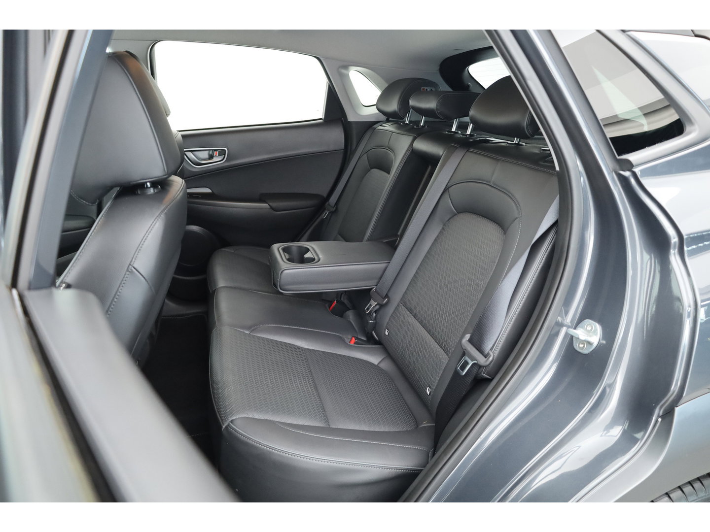 Hyundai KONA EV Premium 64 kWh | SOH 96,3% | Stoelverw./vent. | Afn. Trekhaak | Krell Audio | Camera | HUD | Adapt. Cruise