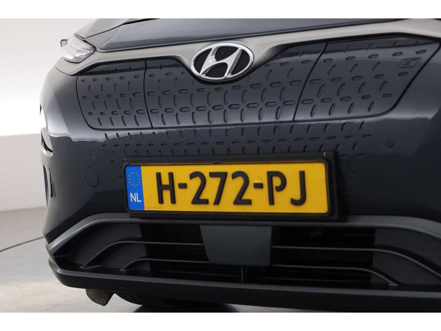 Hyundai KONA EV Premium 64 kWh | SOH 96,3% | Stoelverw./vent. | Afn. Trekhaak | Krell Audio | Camera | HUD | Adapt. Cruise