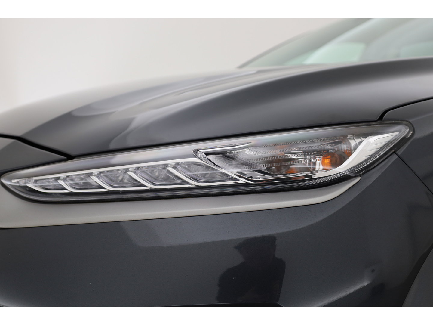 Hyundai KONA EV Premium 64 kWh | SOH 96,3% | Stoelverw./vent. | Afn. Trekhaak | Krell Audio | Camera | HUD | Adapt. Cruise