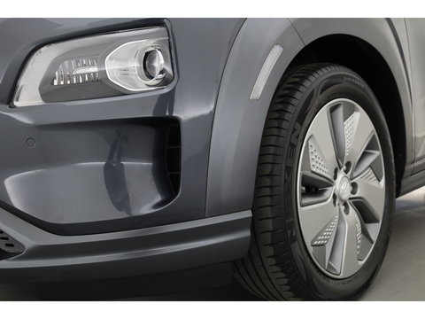 Hyundai KONA EV Premium 64 kWh | SOH 96,3% | Stoelverw./vent. | Afn. Trekhaak | Krell Audio | Camera | HUD | Adapt. Cruise