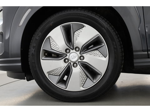 Hyundai KONA EV Premium 64 kWh | SOH 96,3% | Stoelverw./vent. | Afn. Trekhaak | Krell Audio | Camera | HUD | Adapt. Cruise