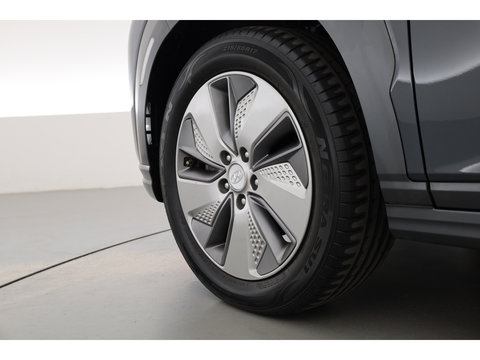 Hyundai KONA EV Premium 64 kWh | SOH 96,3% | Stoelverw./vent. | Afn. Trekhaak | Krell Audio | Camera | HUD | Adapt. Cruise