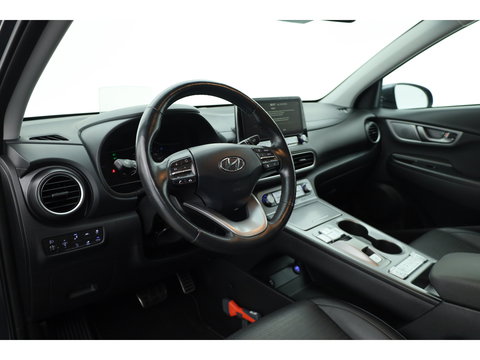 Hyundai KONA EV Premium 64 kWh | SOH 96,3% | Stoelverw./vent. | Afn. Trekhaak | Krell Audio | Camera | HUD | Adapt. Cruise