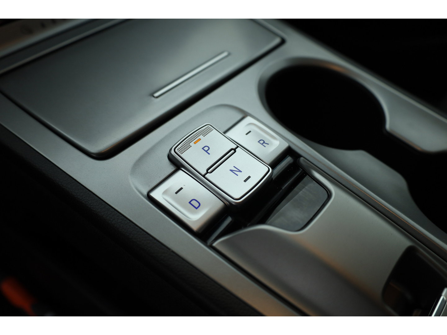 Hyundai KONA EV Premium 64 kWh | SOH 96,3% | Stoelverw./vent. | Afn. Trekhaak | Krell Audio | Camera | HUD | Adapt. Cruise