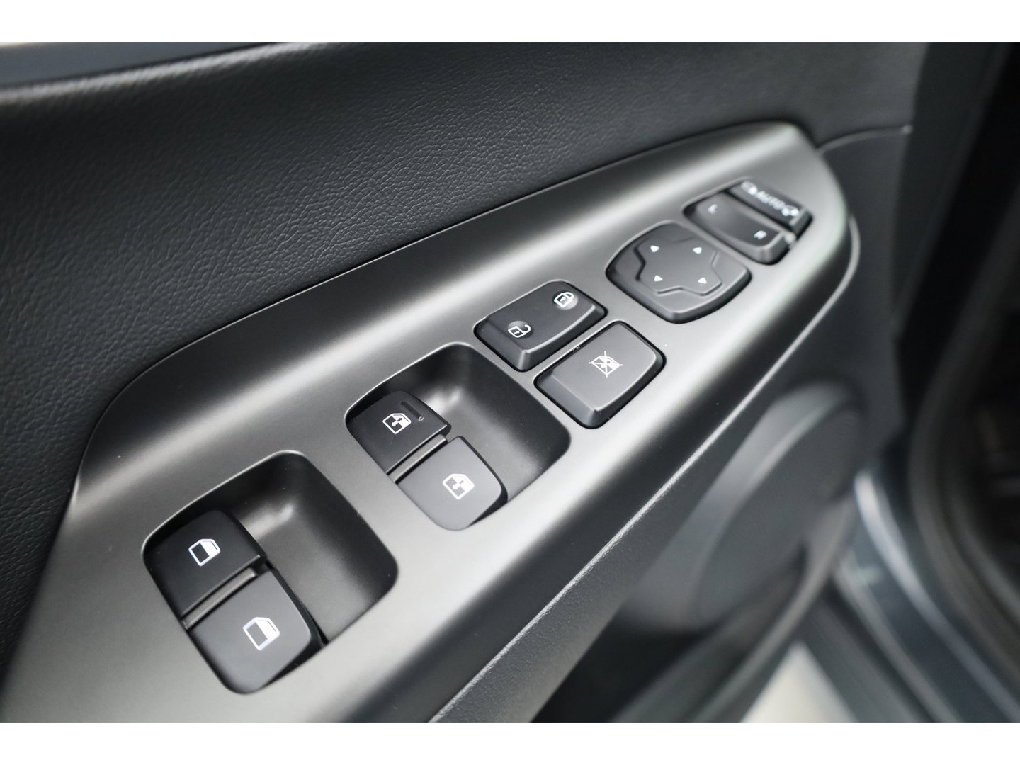 Hyundai KONA EV Premium 64 kWh | SOH 96,3% | Stoelverw./vent. | Afn. Trekhaak | Krell Audio | Camera | HUD | Adapt. Cruise