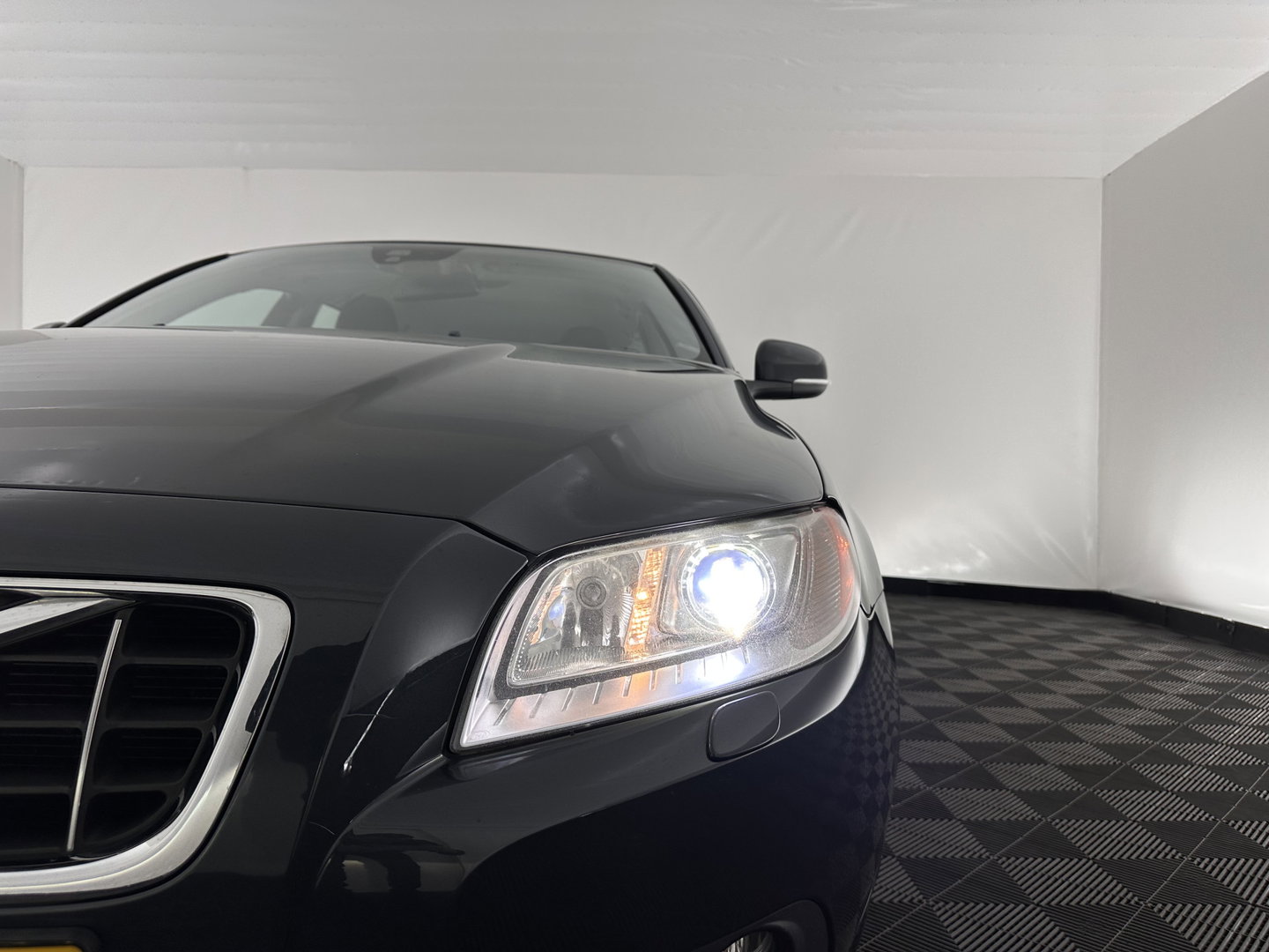 Volvo V70 1.6 T4 Limited Edition Aut. *LEATHER | XENON | NAVI-FULLMAP | HEATED-COMFORTSEATS | ECC | PDC | CRUISE | 17''ALU*