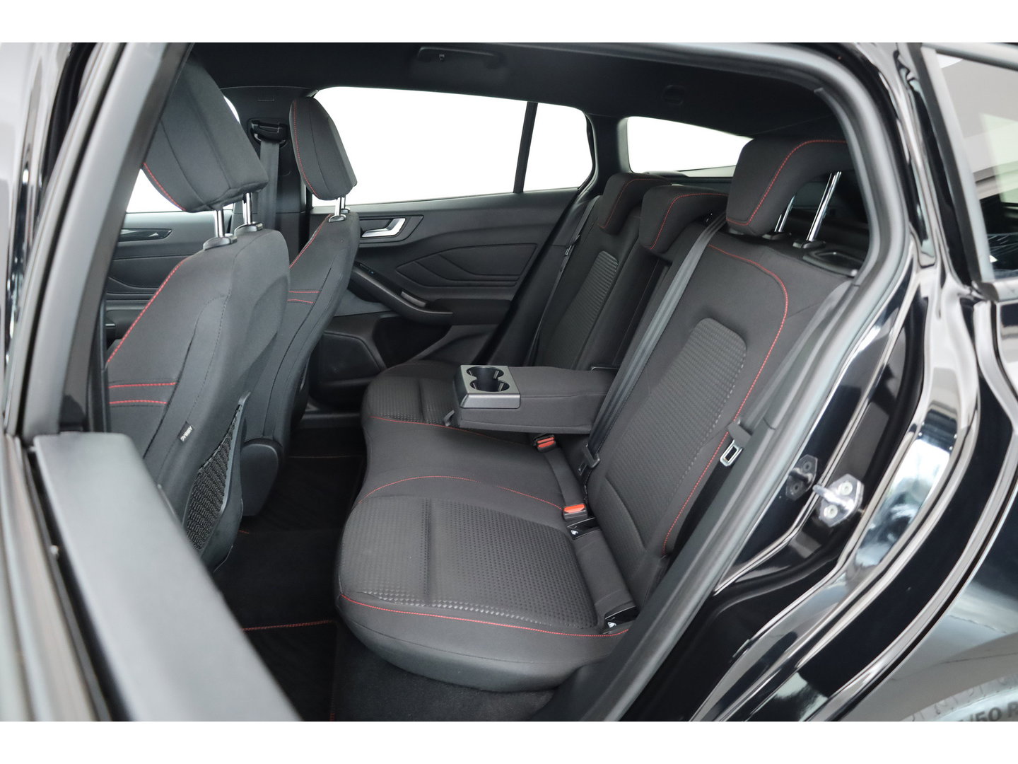 Ford FOCUS Wagon 1.0 EcoBoost Hybrid ST Line X | Dig. Cockpit | Winter Pack | Trekhaak | Adapt. Cruise | Camera | B&O | CarPlay | Keyless