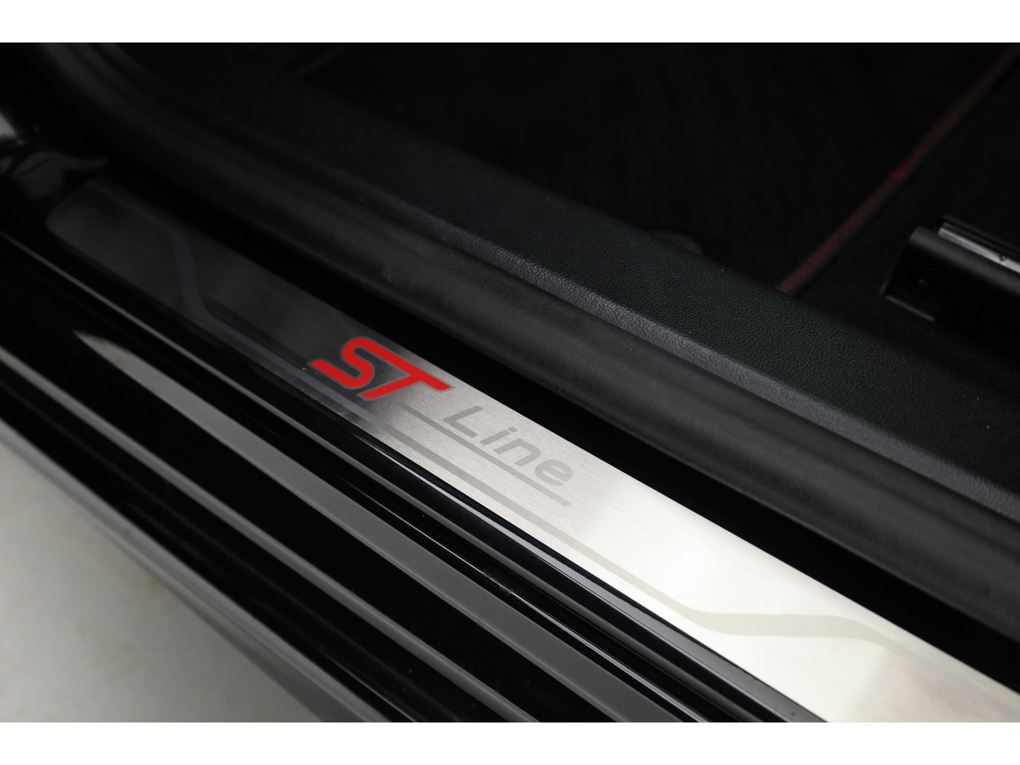 Ford FOCUS Wagon 1.0 EcoBoost Hybrid ST Line X | Dig. Cockpit | Winter Pack | Trekhaak | Adapt. Cruise | Camera | B&O | CarPlay | Keyless