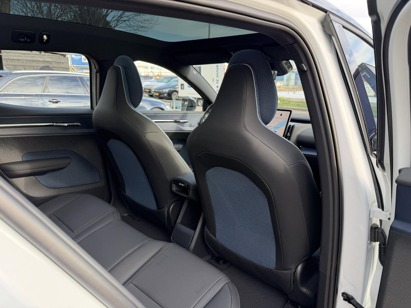 Volvo EX30 Twin Motor Performance Ultra 69 kWh trekhaak