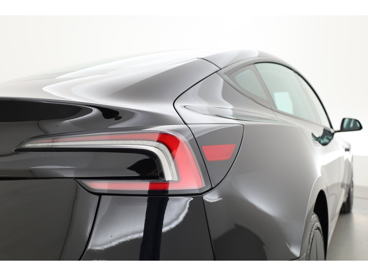 Tesla Model 3 Premium Long Range RWD 78 kWh | Pano | Camera | Stoelverw. | Navi | Elek. Stoelen | CarPlay |