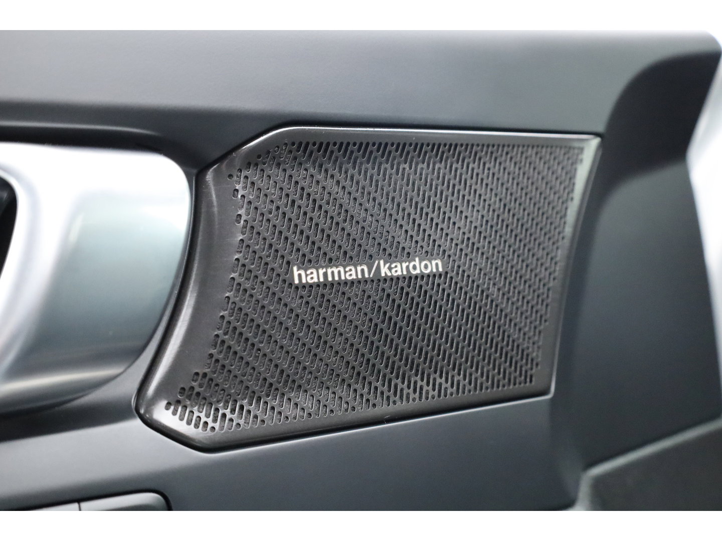 Volvo XC40 2.0 B3 Plus Dark | Pilot Assist | Memory Seat | Camera | Stoel- Stuurverw. | Apple Carplay | Google info.