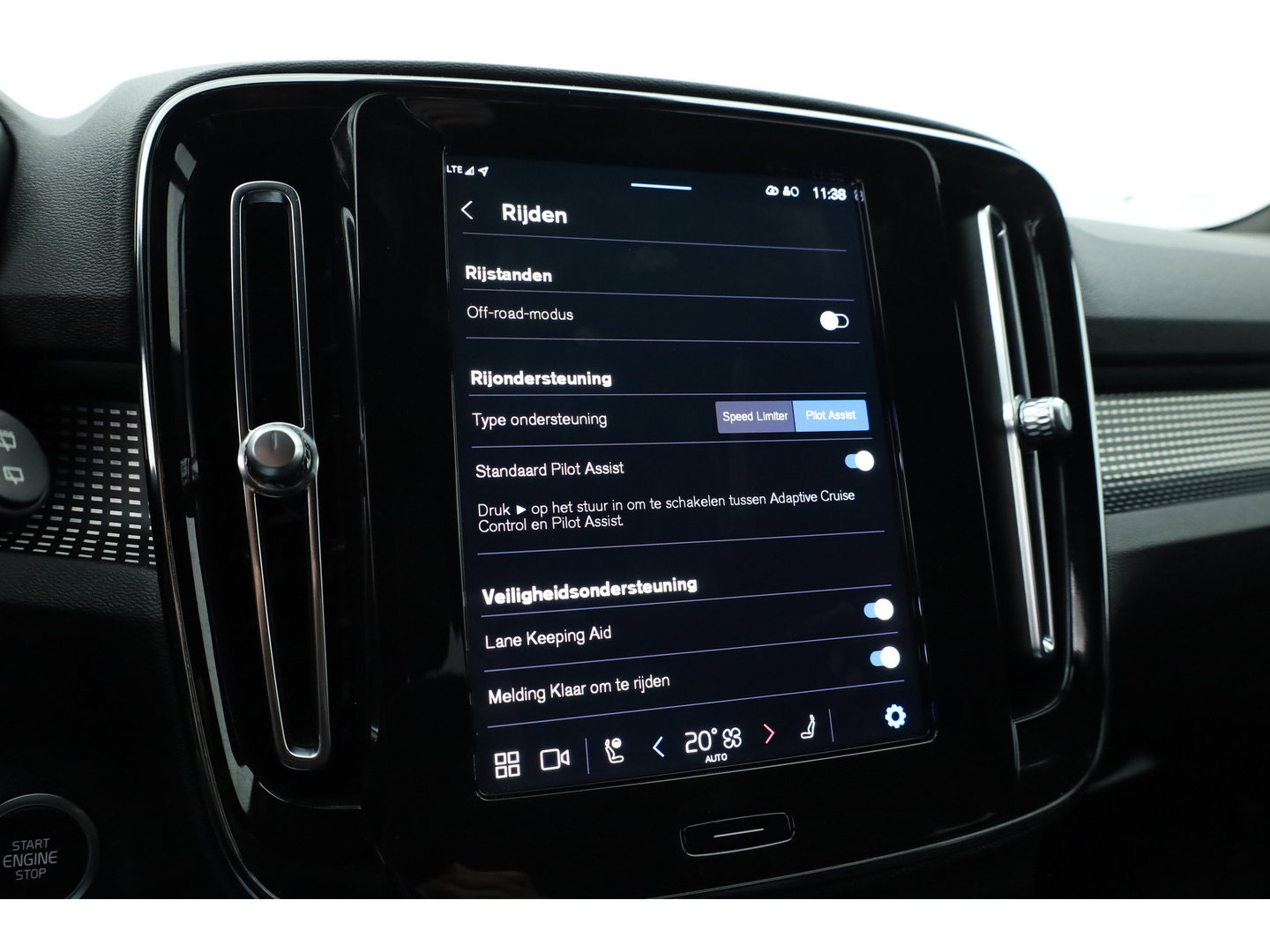 Volvo XC40 2.0 B3 Plus Dark | Pilot Assist | Memory Seat | Camera | Stoel- Stuurverw. | Apple Carplay | Google info.