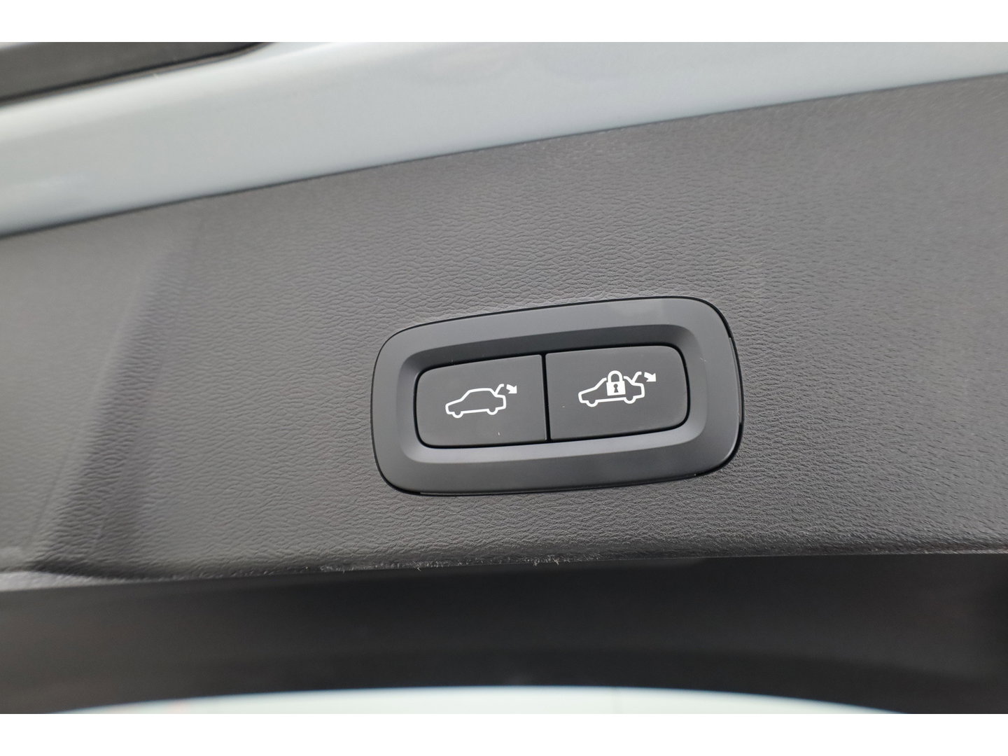 Volvo XC40 2.0 B3 Plus Dark | Pilot Assist | Memory Seat | Camera | Stoel- Stuurverw. | Apple Carplay | Google info.