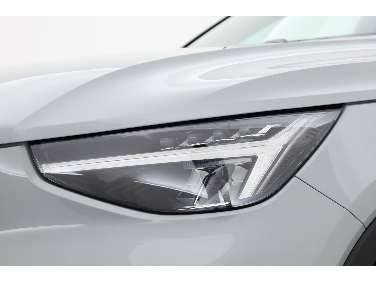 Volvo XC40 2.0 B3 Plus Dark | Pilot Assist | Memory Seat | Camera | Stoel- Stuurverw. | Apple Carplay | Google info.