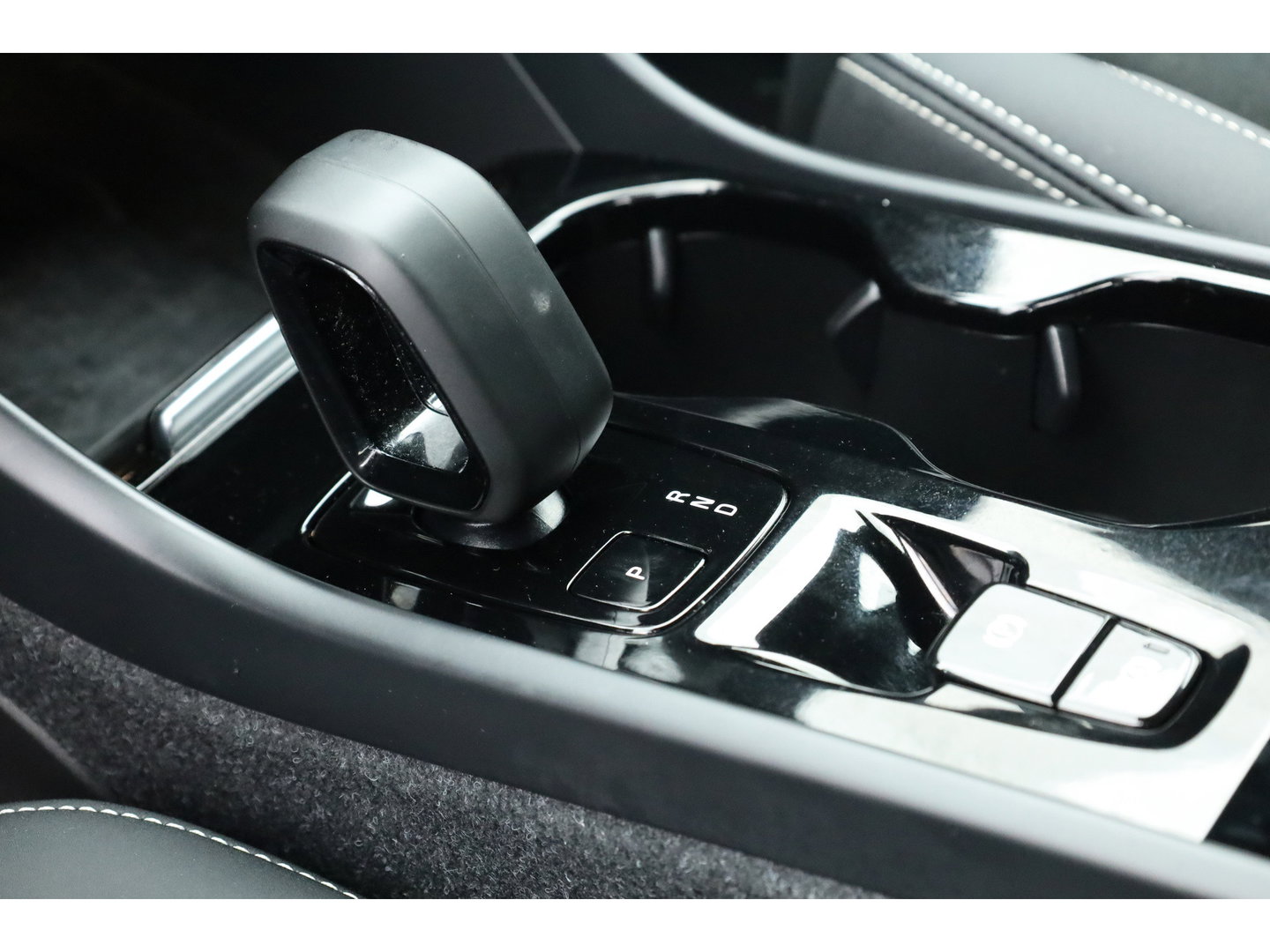 Volvo XC40 2.0 B3 Plus Dark | Pilot Assist | Memory Seat | Camera | Stoel- Stuurverw. | Apple Carplay | Google info.