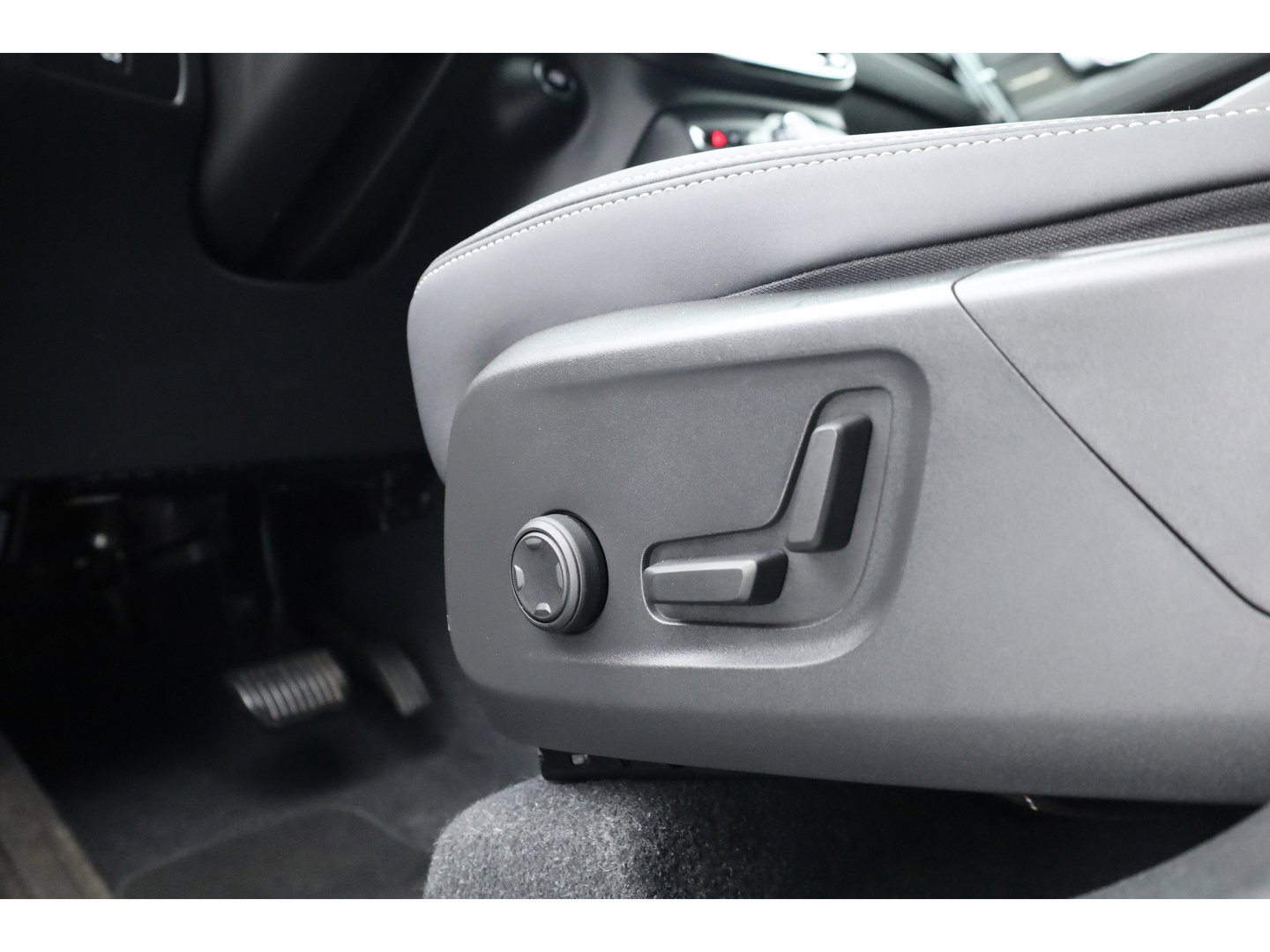 Volvo XC40 2.0 B3 Plus Dark | Pilot Assist | Memory Seat | Camera | Stoel- Stuurverw. | Apple Carplay | Google info.