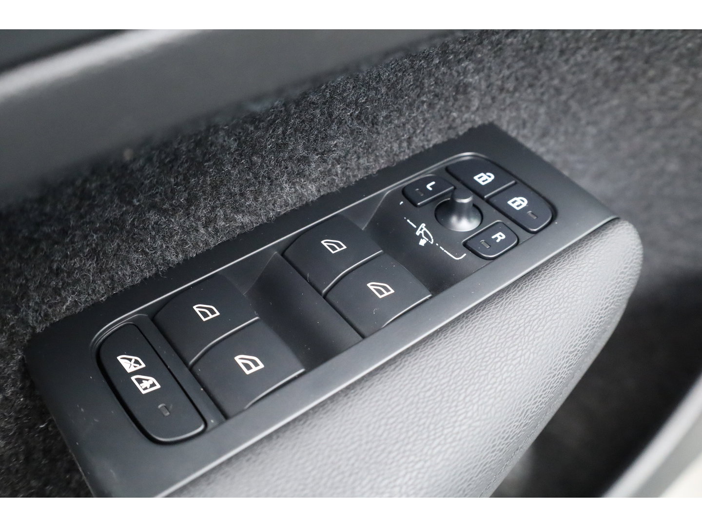 Volvo XC40 2.0 B3 Plus Dark | Pilot Assist | Memory Seat | Camera | Stoel- Stuurverw. | Apple Carplay | Google info.