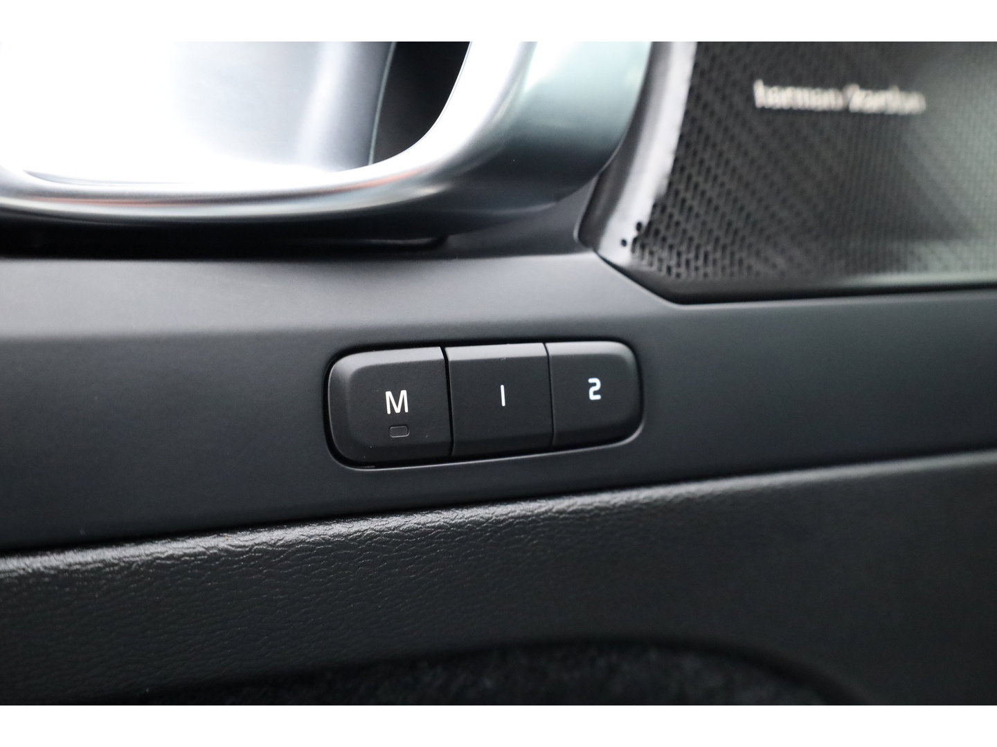 Volvo XC40 2.0 B3 Plus Dark | Pilot Assist | Memory Seat | Camera | Stoel- Stuurverw. | Apple Carplay | Google info.