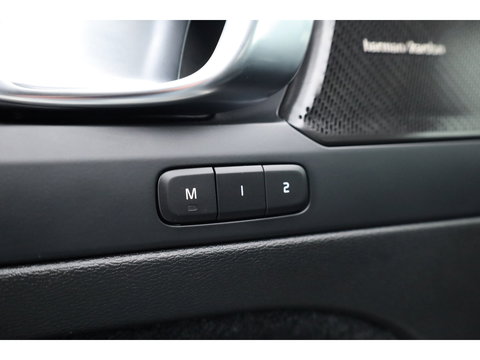 Volvo XC40 2.0 B3 Plus Dark | Pilot Assist | Memory Seat | Camera | Stoel- Stuurverw. | Apple Carplay | Google info.