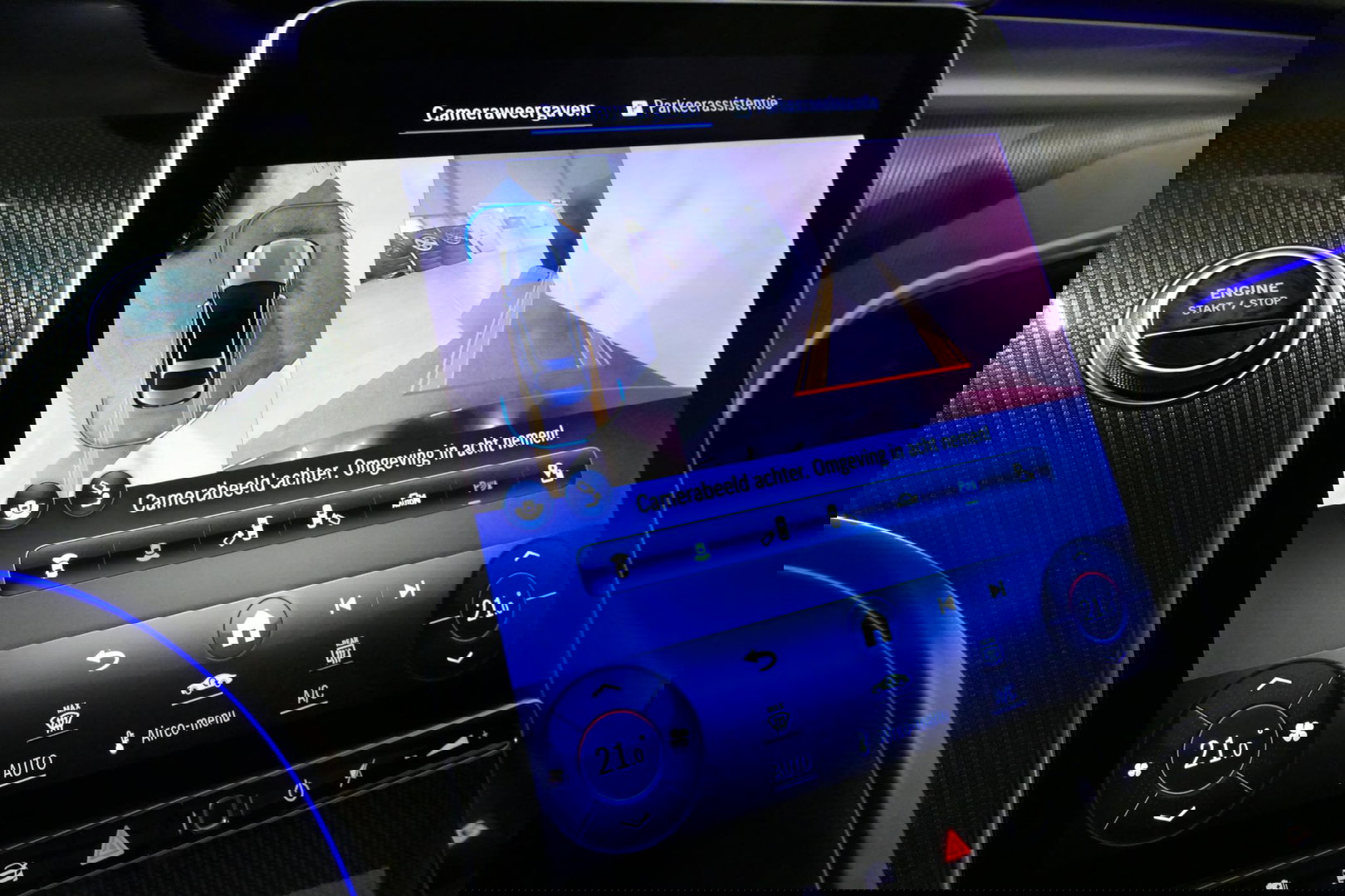 Mercedes-Benz C-Klasse 300 e AMG Line / C63s Look Diffuser / Panamericana Grille / Maxton Design Bodykit V.2 / Panoramadak / Elektr. verstelbare voorstoelen + memory / Stoelkoeling & -verwarming / Digital Light / Ambienteverlichting Plus / HUD / Rondomzichtcamera / 20'' LMV / S