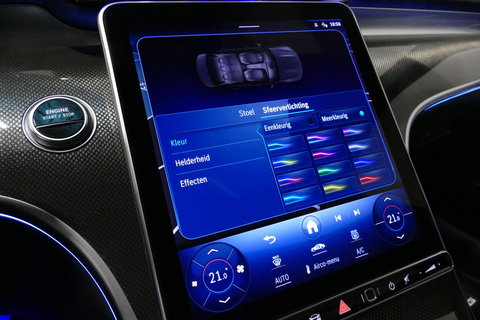 Mercedes-Benz C-Klasse 300 e AMG Line / C63s Look Diffuser / Panamericana Grille / Maxton Design Bodykit V.2 / Panoramadak / Elektr. verstelbare voorstoelen + memory / Stoelkoeling & -verwarming / Digital Light / Ambienteverlichting Plus / HUD / Rondomzichtcamera / 20'' LMV / S