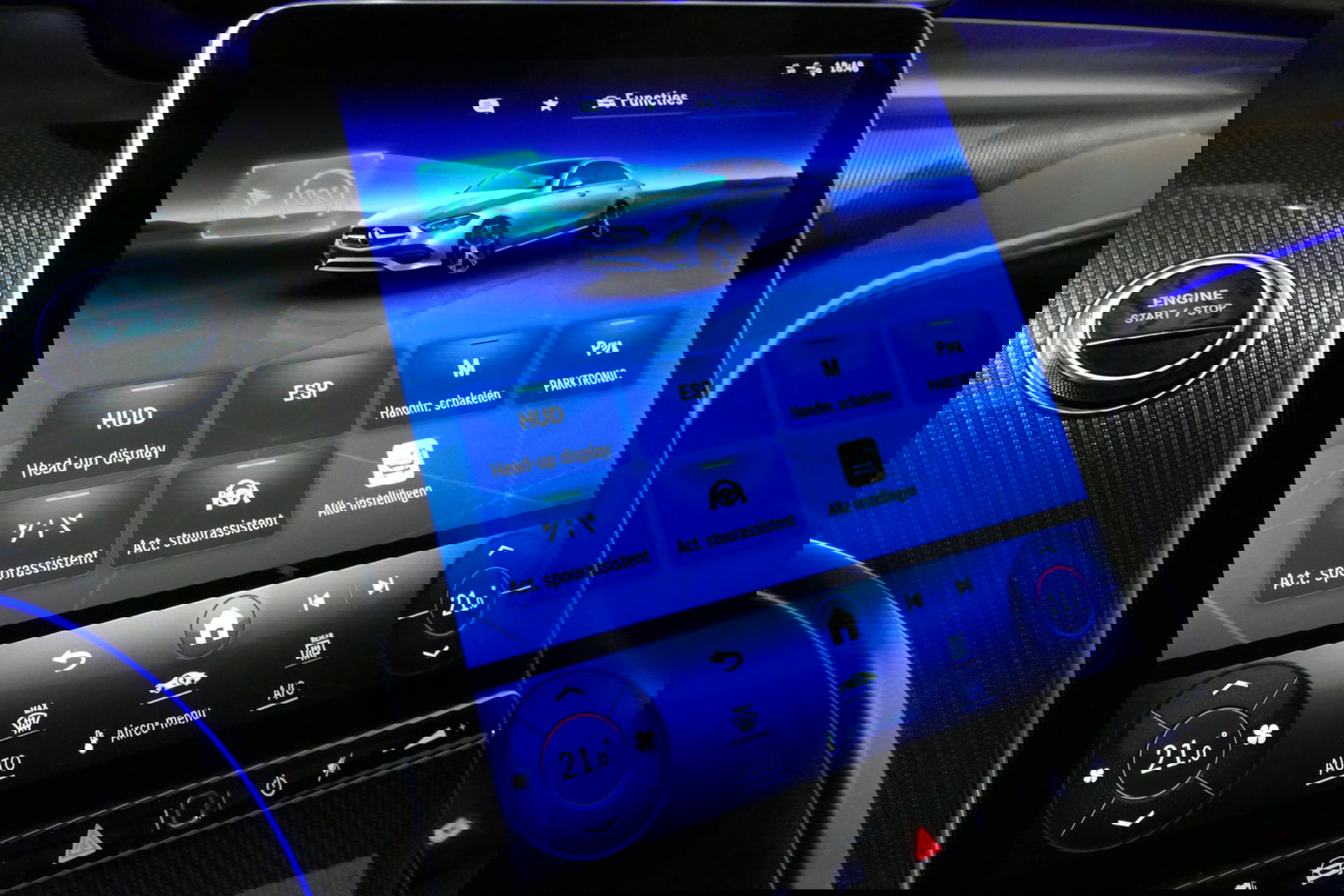 Mercedes-Benz C-Klasse 300 e AMG Line / C63s Look Diffuser / Panamericana Grille / Maxton Design Bodykit V.2 / Panoramadak / Elektr. verstelbare voorstoelen + memory / Stoelkoeling & -verwarming / Digital Light / Ambienteverlichting Plus / HUD / Rondomzichtcamera / 20'' LMV / S