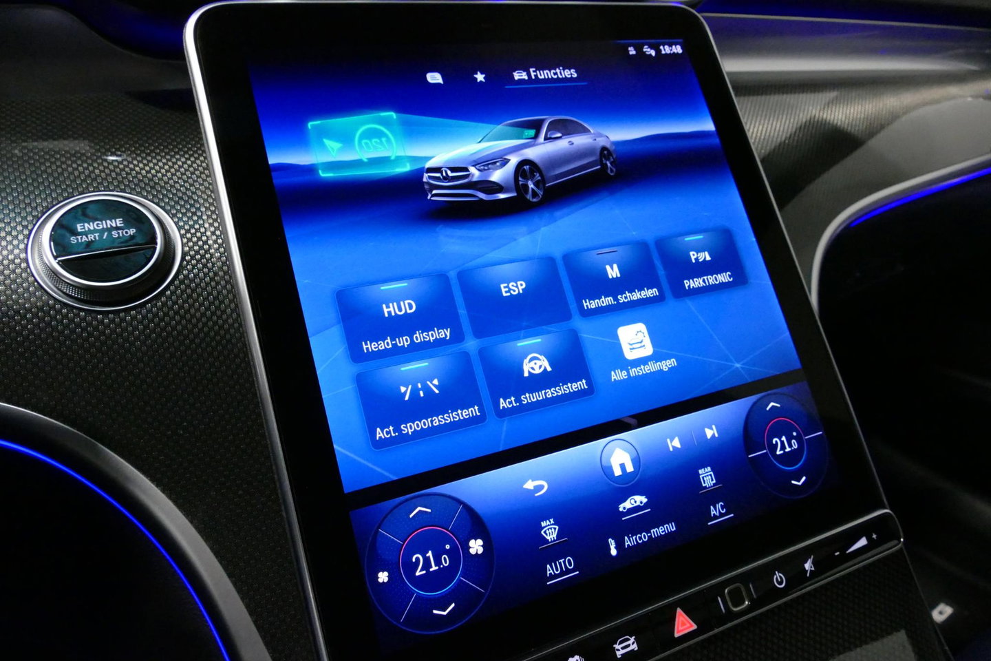 Mercedes-Benz C-Klasse 300 e AMG Line / C63s Look Diffuser / Panamericana Grille / Maxton Design Bodykit V.2 / Panoramadak / Elektr. verstelbare voorstoelen + memory / Stoelkoeling & -verwarming / Digital Light / Ambienteverlichting Plus / HUD / Rondomzichtcamera / 20'' LMV / S