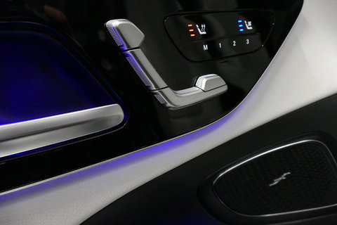 Mercedes-Benz C-Klasse 300 e AMG Line / C63s Look Diffuser / Panamericana Grille / Maxton Design Bodykit V.2 / Panoramadak / Elektr. verstelbare voorstoelen + memory / Stoelkoeling & -verwarming / Digital Light / Ambienteverlichting Plus / HUD / Rondomzichtcamera / 20'' LMV / S