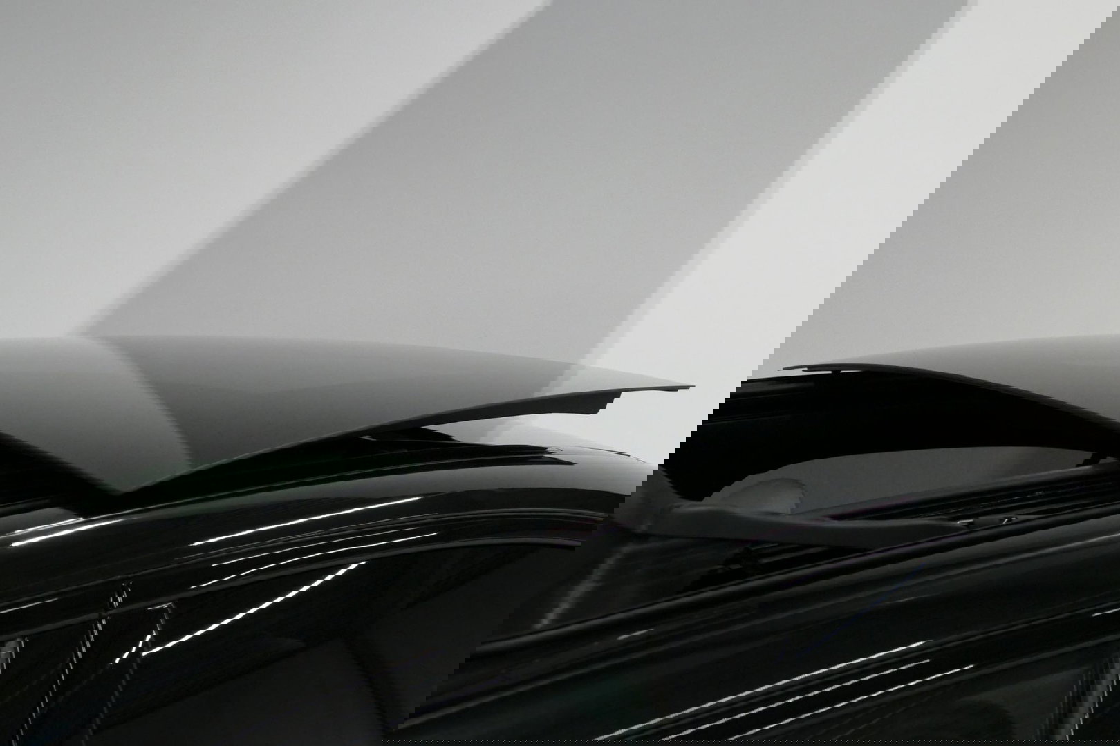 Mercedes-Benz C-Klasse 300 e AMG Line / C63s Look Diffuser / Panamericana Grille / Maxton Design Bodykit V.2 / Panoramadak / Elektr. verstelbare voorstoelen + memory / Stoelkoeling & -verwarming / Digital Light / Ambienteverlichting Plus / HUD / Rondomzichtcamera / 20'' LMV / S